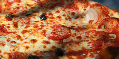 Pizza Toulouse dans une pizzeria pour livraison ou à déguster sur place au restaurant (® SAAM-fabrice Chort)